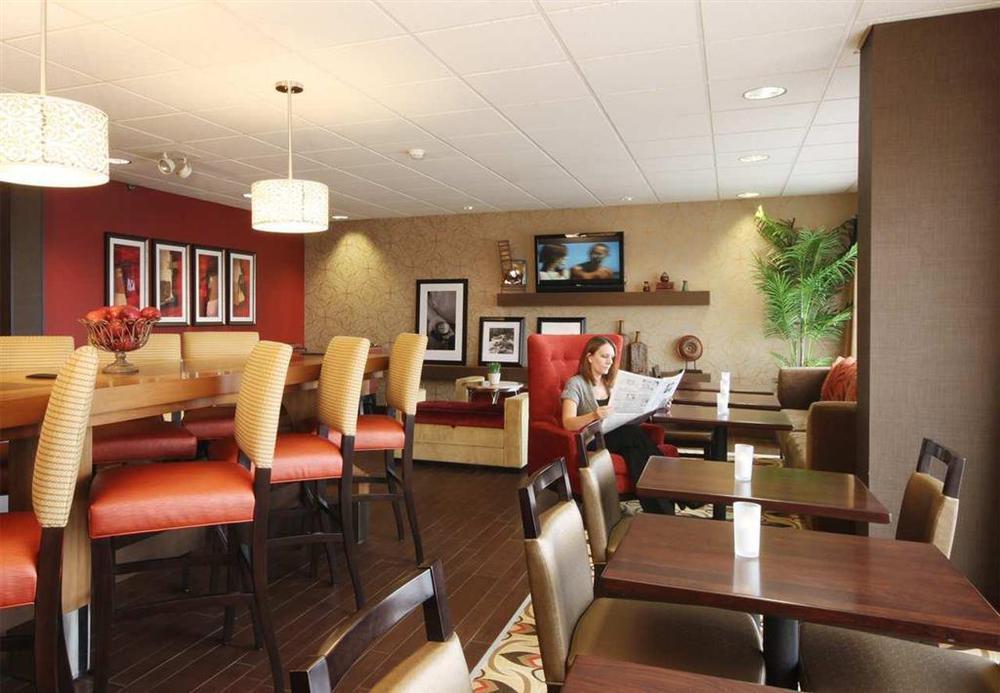 Hampton Inn Grand Rapids/North Walker Ресторант снимка