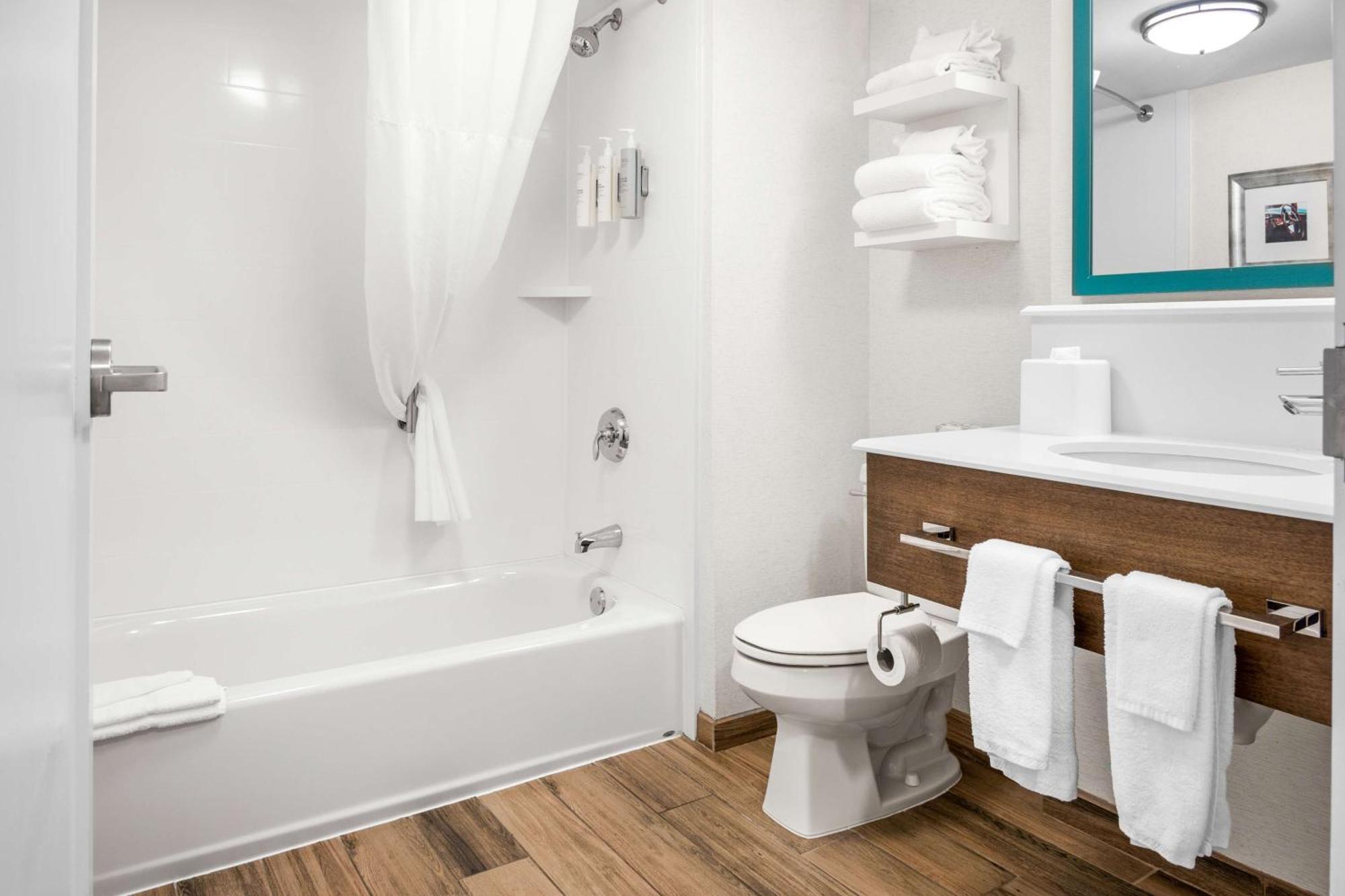 Hampton Inn Grand Rapids/North Walker Екстериор снимка