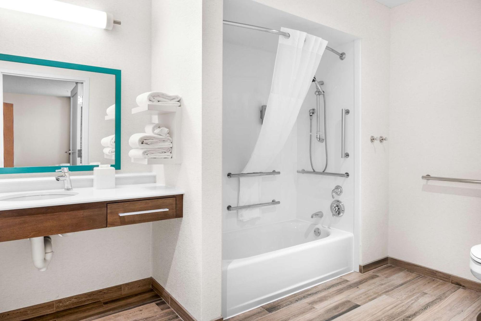 Hampton Inn Grand Rapids/North Walker Екстериор снимка