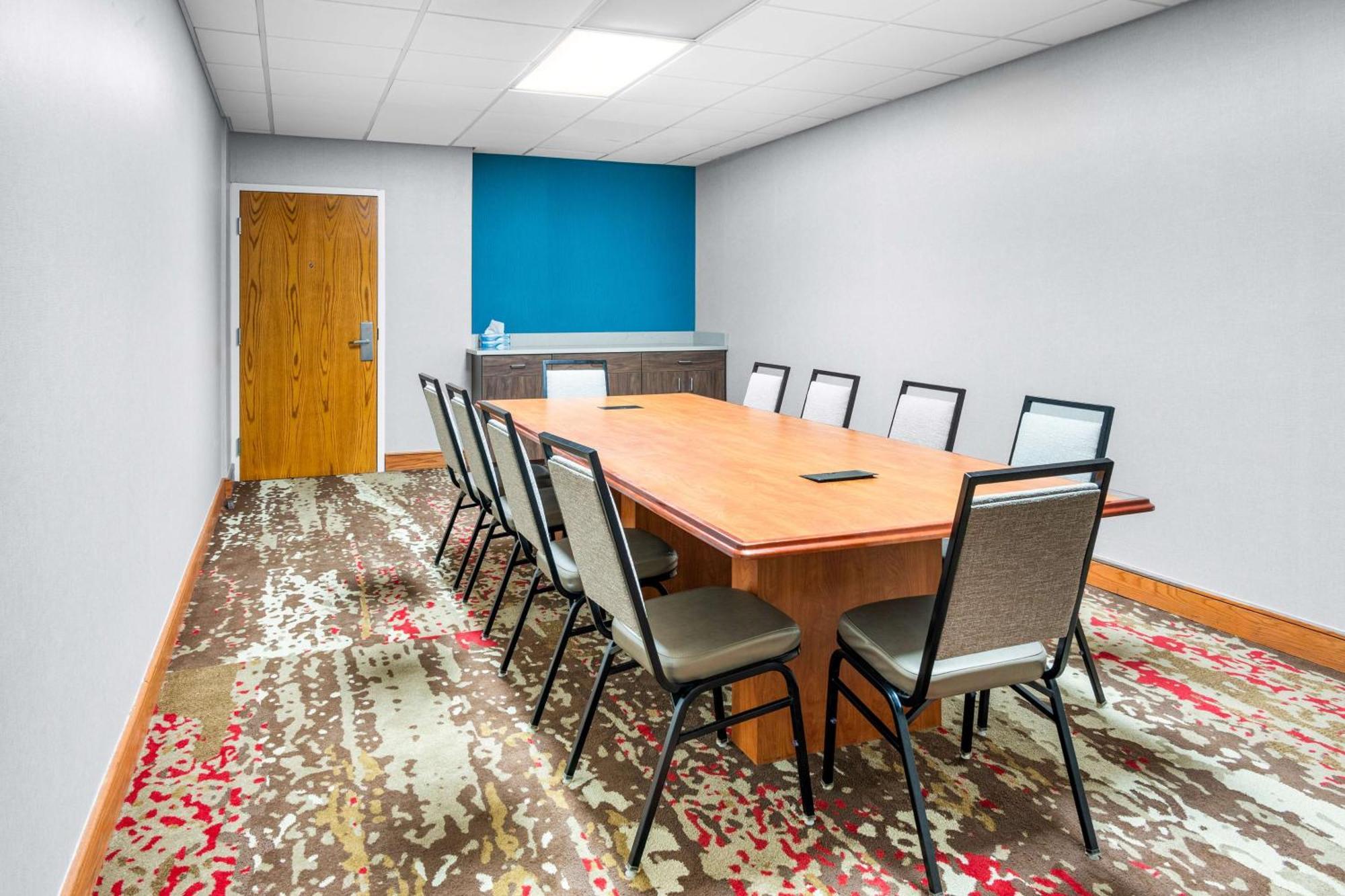 Hampton Inn Grand Rapids/North Walker Екстериор снимка