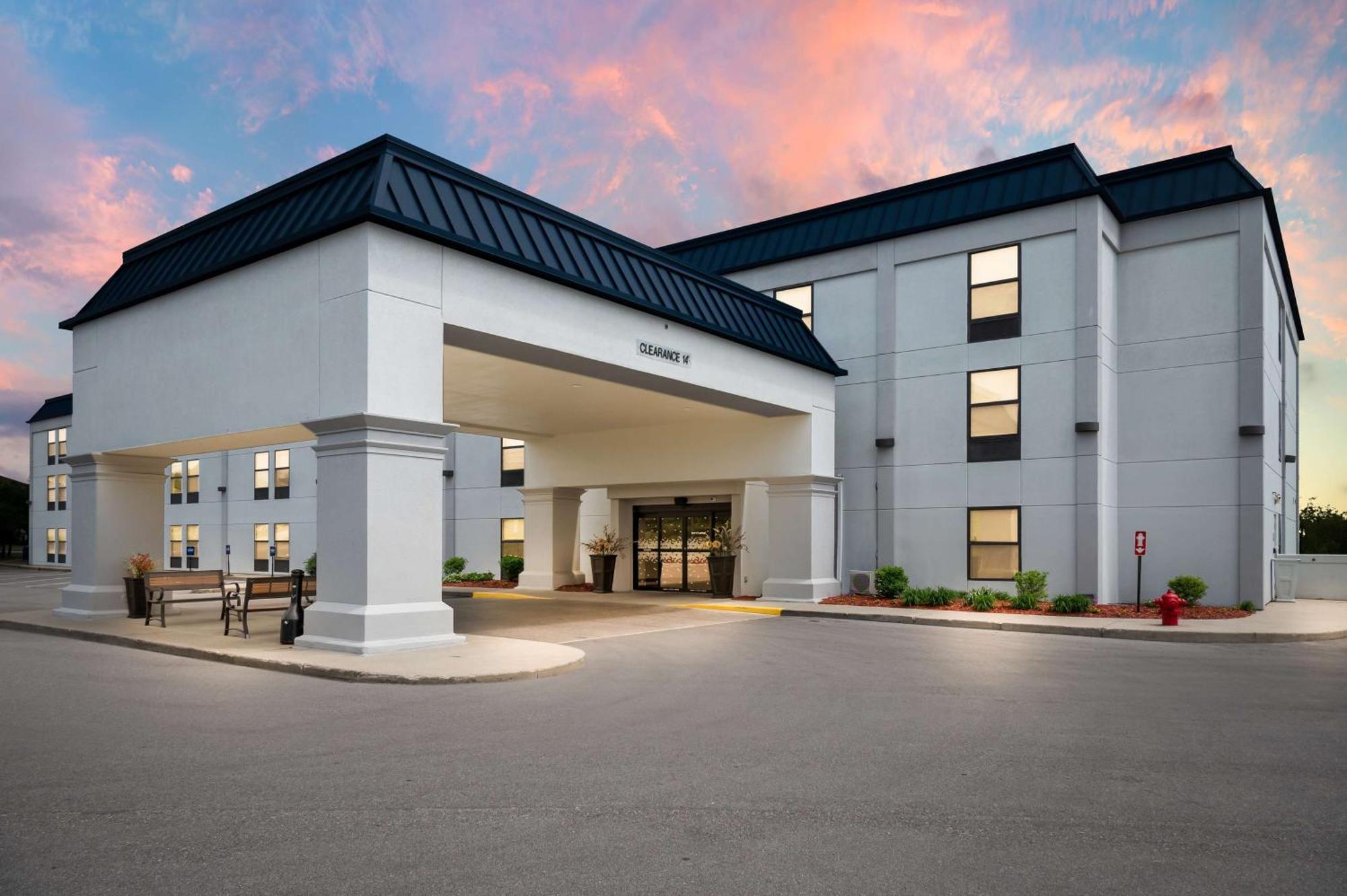 Hampton Inn Grand Rapids/North Walker Екстериор снимка