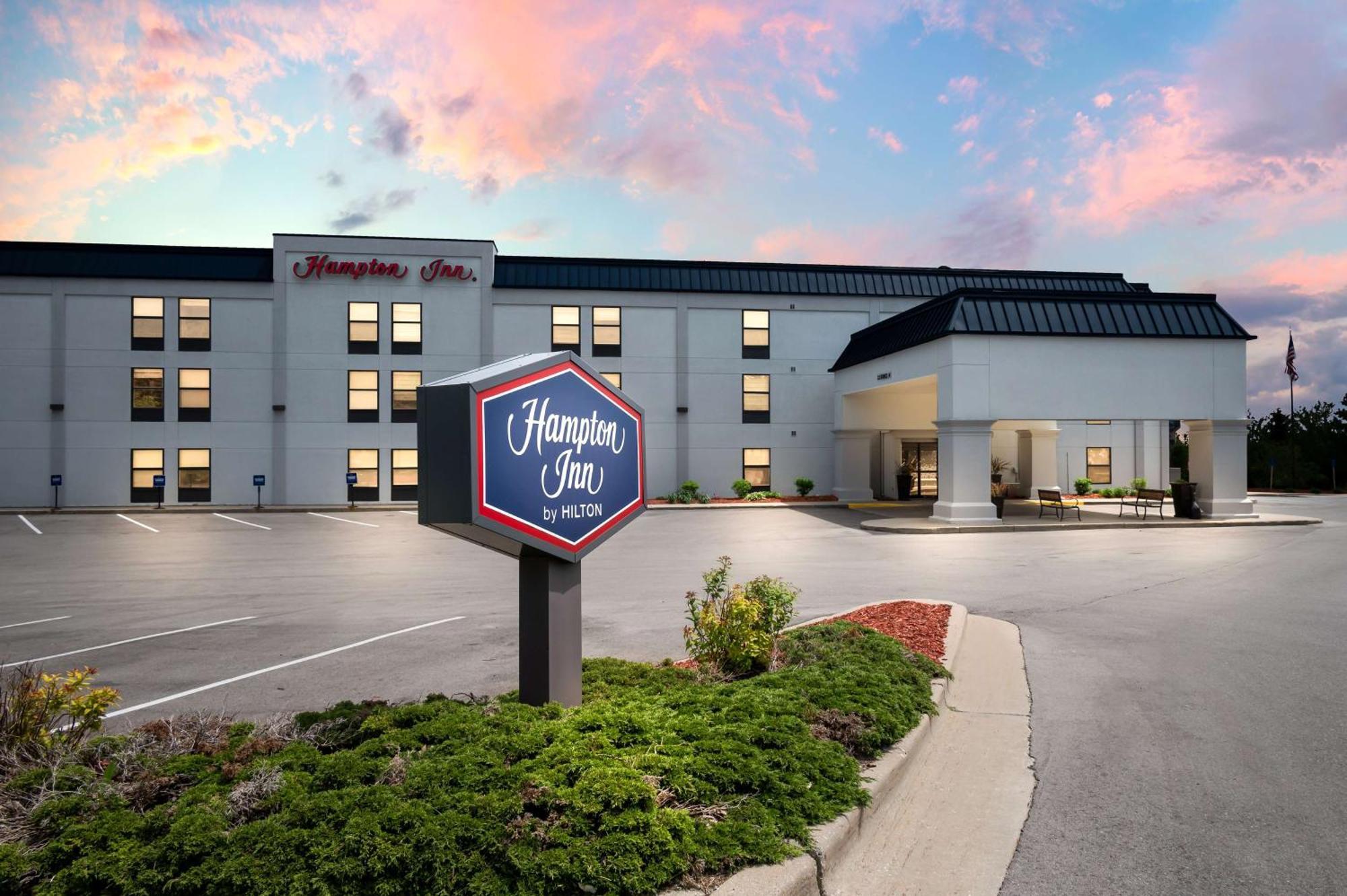 Hampton Inn Grand Rapids/North Walker Екстериор снимка
