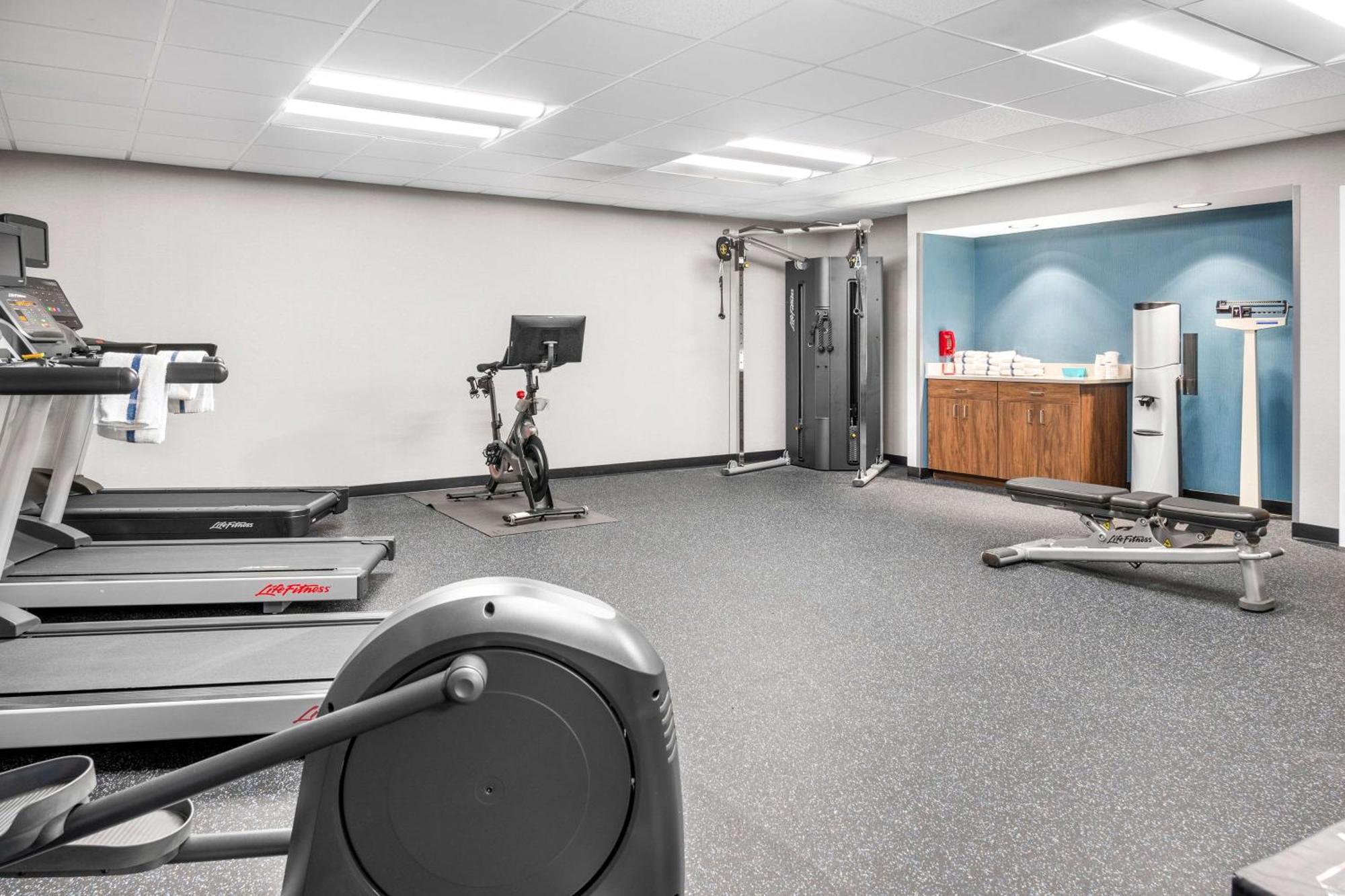 Hampton Inn Grand Rapids/North Walker Екстериор снимка