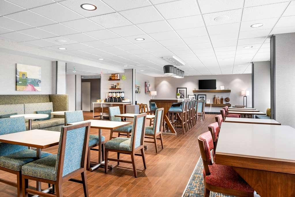 Hampton Inn Grand Rapids/North Walker Ресторант снимка