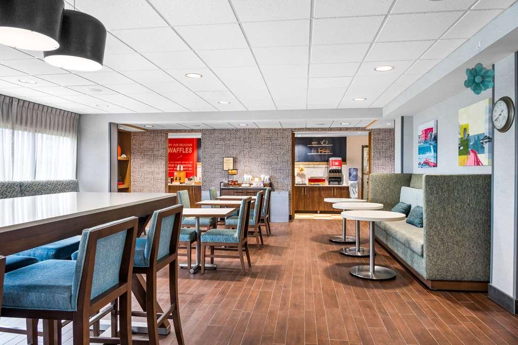 Hampton Inn Grand Rapids/North Walker Ресторант снимка