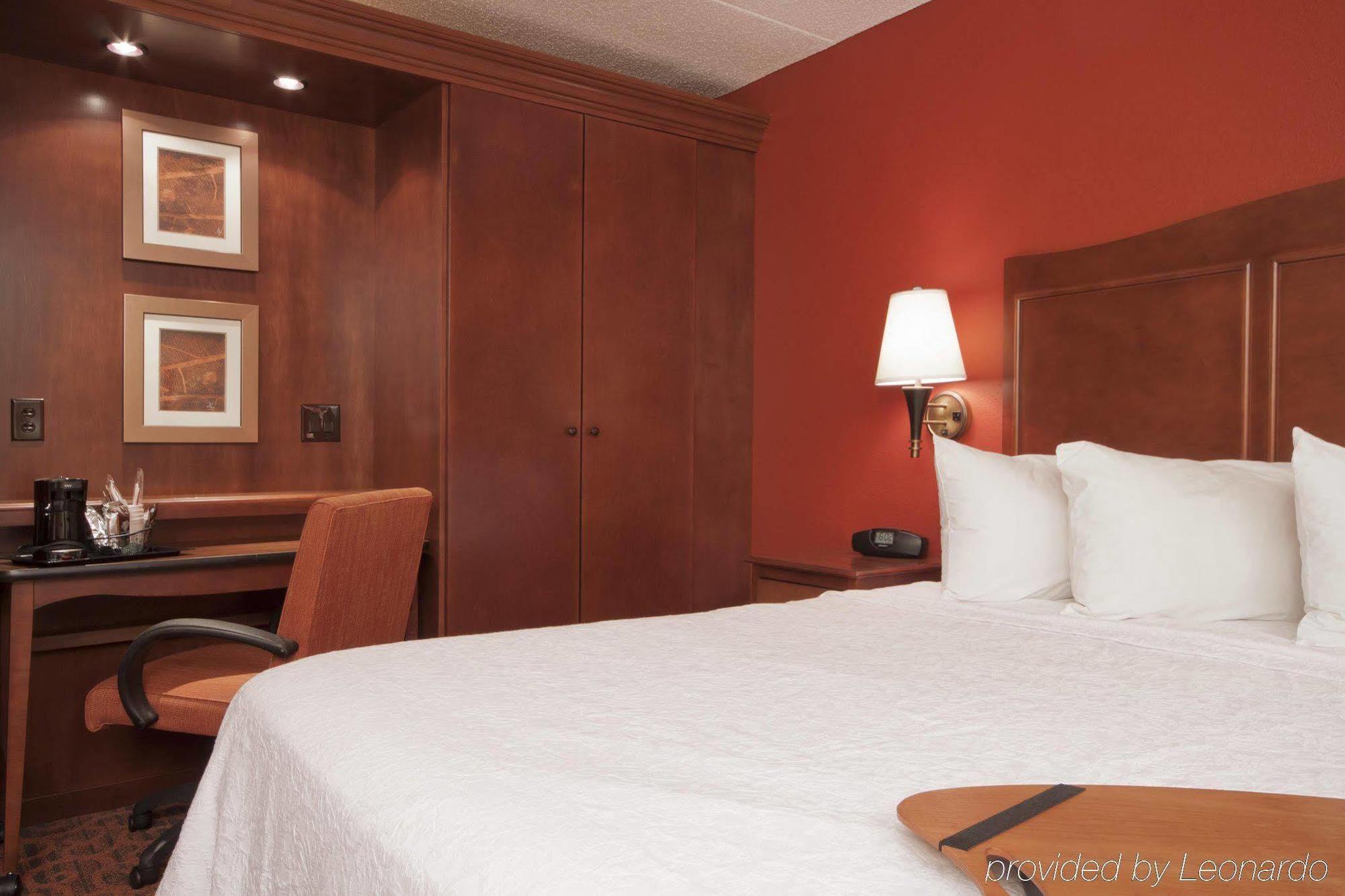 Hampton Inn Grand Rapids/North Walker Екстериор снимка